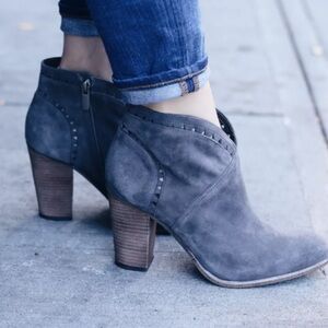VINCE CAMUTO booties